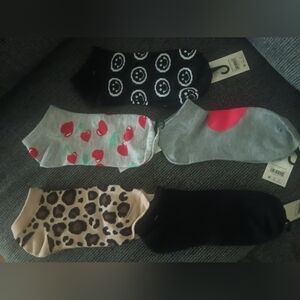 Five Pairs Of Patterned Ankle Socks Set - Black, Gray, Tan Shoe Size 4-10
